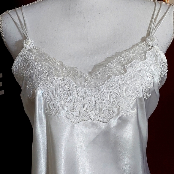 MADISON STUDIOS LINGERIE - Picture 3 of 16